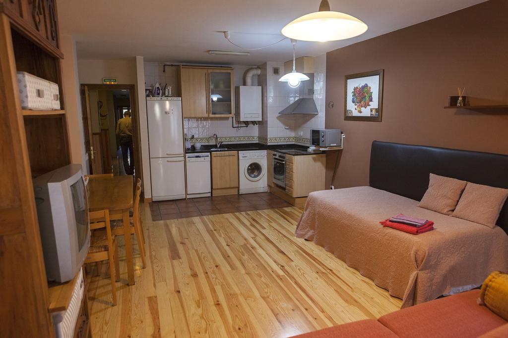 Ganbara Apartment Puente La Reina Bagian luar foto