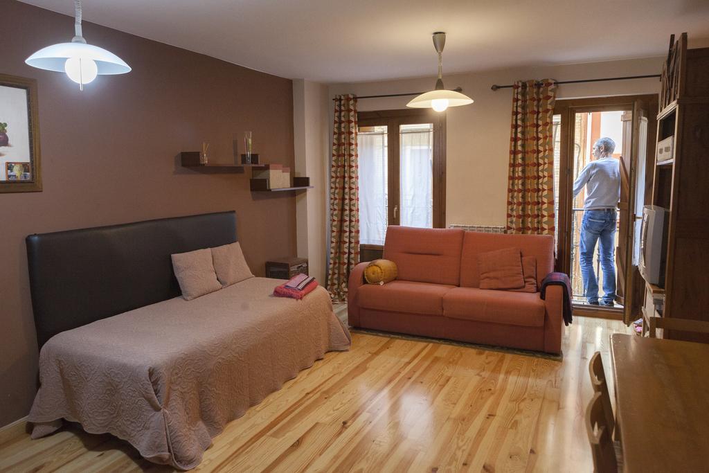 Ganbara Apartment Puente La Reina Bagian luar foto